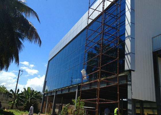 De multibouw van het de Structuurbureau van het Vloerstaal met GlasGordijngevel
