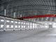 Moderne industriële Lagre Span Lichte staalconstructie Fabriek Werkplaats met ruime lay-out