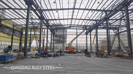 Vinnige fabricage Lichte geprefabriceerde staalstructuur Gebouw Grote span portaal frame Metalen magazijn