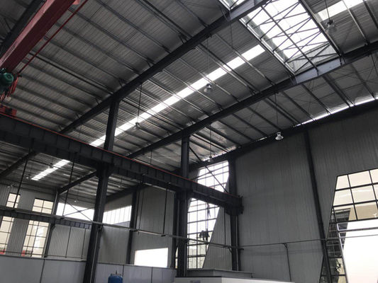 Industriële staalconstructie isolatie sandwichpaneel gebouw op maat water / brand dak werkplaats