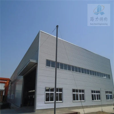 Prefab stalen constructie magazijn met H-sectie balken en sandwichpanelen