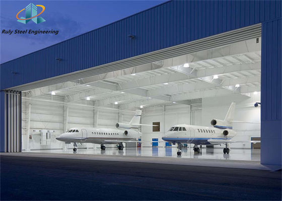 Hoge span geprefabriceerde staalstructuur hangar voor opslag en onderhoud van vliegtuigen