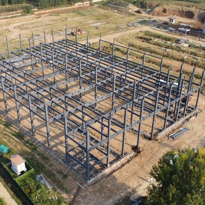 Prefab stalen constructie magazijn met H-balken en C/Z-gordingen