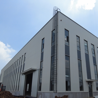 Prefab stalen industriële hal met EPS sandwichpanelen