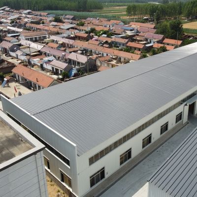 Werkplaats voor geprefabriceerde staalconstructies met H-balkkolommen