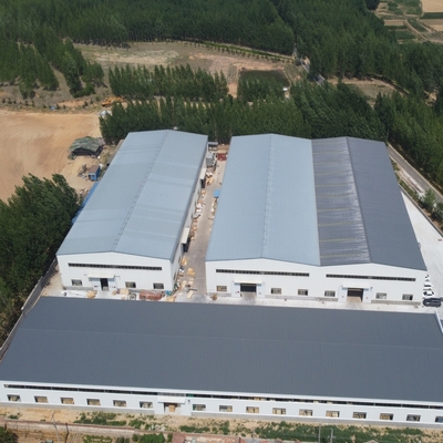 Prefab stalen werkplaatsframe met sandwichpanelen van glaswol