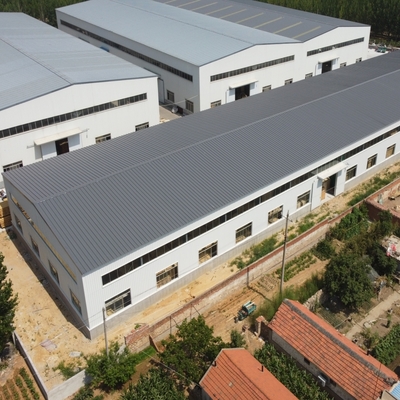 Prefab stalen constructiegebouw voor magazijn- en werkplaatsbouw
