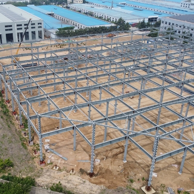 Prefab stalen constructiegebouw voor magazijn- en werkplaatsbouw