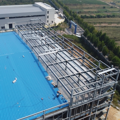 Werkplaats voor geprefabriceerde staalconstructies met sandwichpanelen