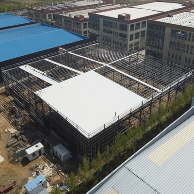 Werkplaats voor zware staalconstructies met bovenkraan