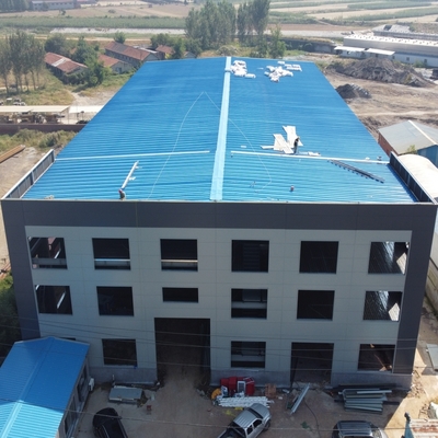 Werkplaats voor voorgefabriceerde staalconstructies met H-afdelingsbalken