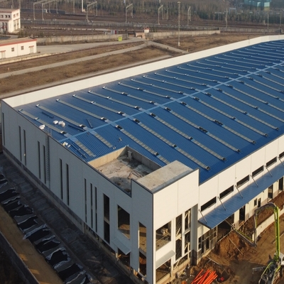 Industriële stalen constructiewerkplaats met PU sandwichpanelen