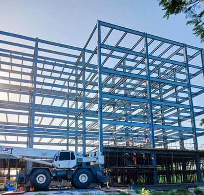 Modern ontwerp geprefabriceerde stalen structuur hotelgebouwen meerlaagse stalen gebouwen levering