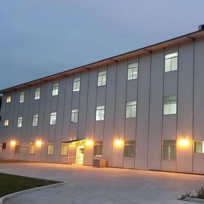 Hoogbouw modeontwerp met meerdere verdiepingen, geprefabriceerd kantoorgebouw met stalen structuur