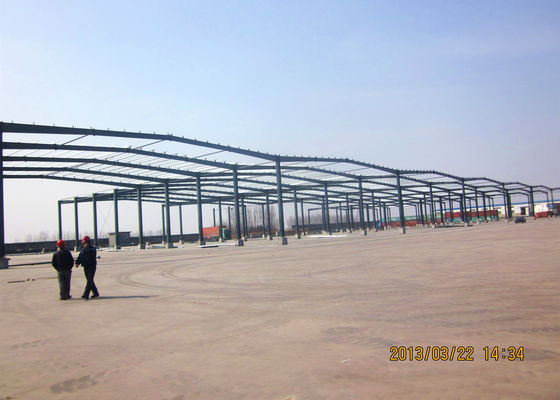 Pre-engineered portal frame warehouse met glaswol panelen