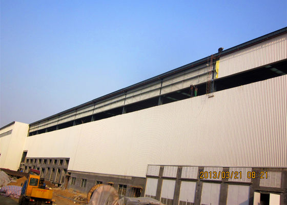 Pre-engineered portal frame warehouse met glaswol panelen
