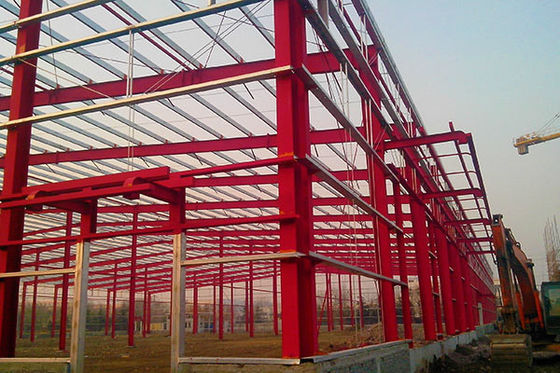 Lichtstalen constructie magazijn met glaswol isolatie
