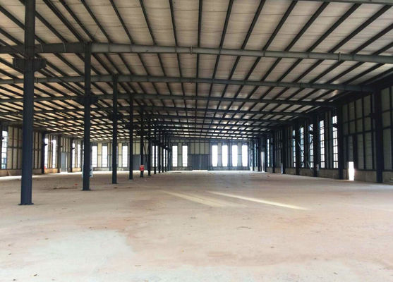 Prefab Steel Warehouse Building met stalen bekledingsplaten